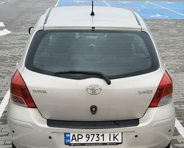 Сірий Тойота Яріс, об'ємом двигуна 1.3 л та пробігом 169 тис. км за 6200 $, фото 8 на Automoto.ua