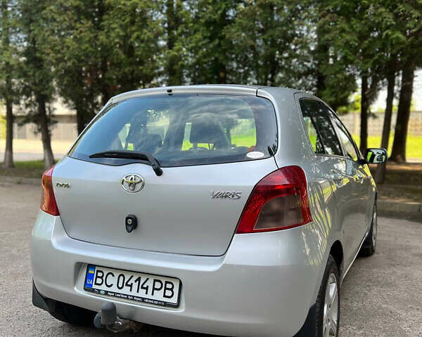 Серый Тойота Ярис, объемом двигателя 1.4 л и пробегом 230 тыс. км за 5700 $, фото 19 на Automoto.ua