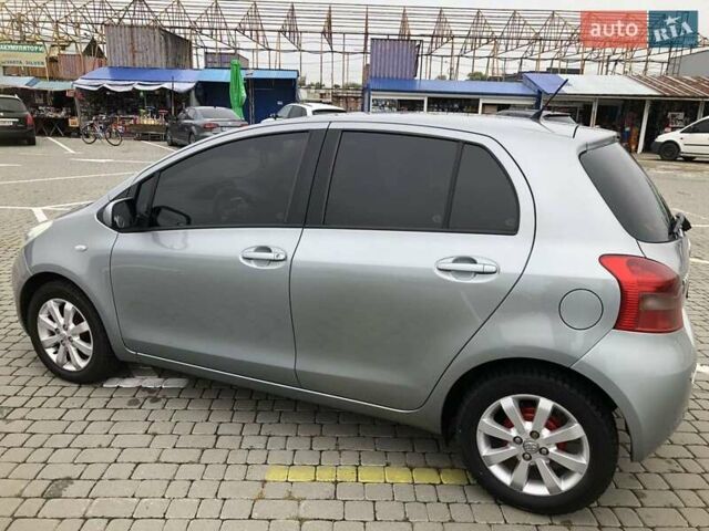 Серый Тойота Ярис, объемом двигателя 1 л и пробегом 186 тыс. км за 3920 $, фото 2 на Automoto.ua