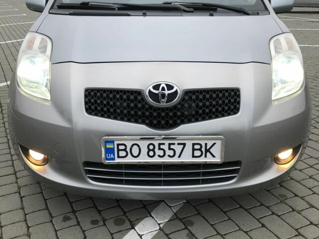 Сірий Тойота Яріс, об'ємом двигуна 1 л та пробігом 185 тис. км за 3950 $, фото 4 на Automoto.ua