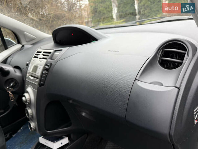 Сірий Тойота Яріс, об'ємом двигуна 1.4 л та пробігом 290 тис. км за 5999 $, фото 47 на Automoto.ua