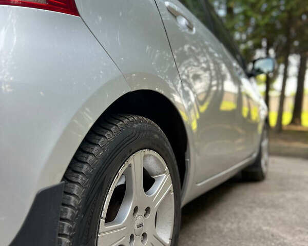 Серый Тойота Ярис, объемом двигателя 1.4 л и пробегом 230 тыс. км за 5700 $, фото 21 на Automoto.ua