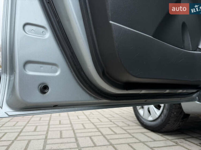 Сірий Тойота Яріс, об'ємом двигуна 1.4 л та пробігом 290 тис. км за 5999 $, фото 50 на Automoto.ua