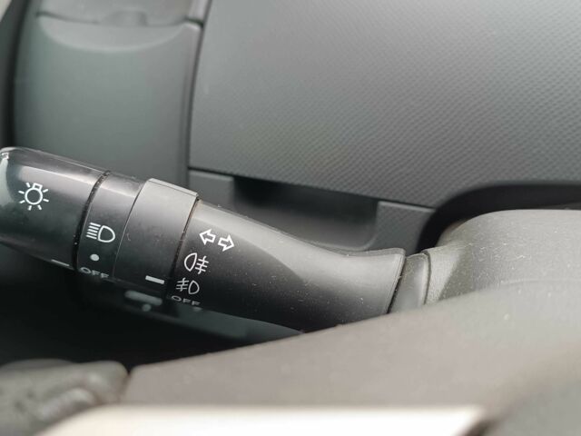 Серый Тойота Ярис, объемом двигателя 1.3 л и пробегом 172 тыс. км за 6200 $, фото 14 на Automoto.ua