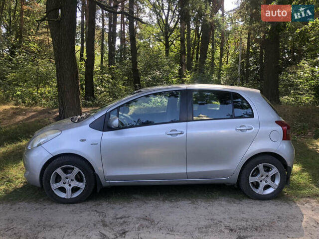 Серый Тойота Ярис, объемом двигателя 1.4 л и пробегом 230 тыс. км за 5700 $, фото 30 на Automoto.ua