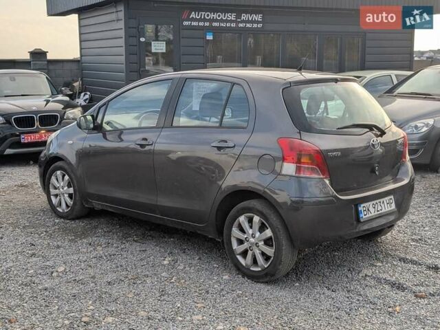 Серый Тойота Ярис, объемом двигателя 1.36 л и пробегом 250 тыс. км за 4950 $, фото 17 на Automoto.ua