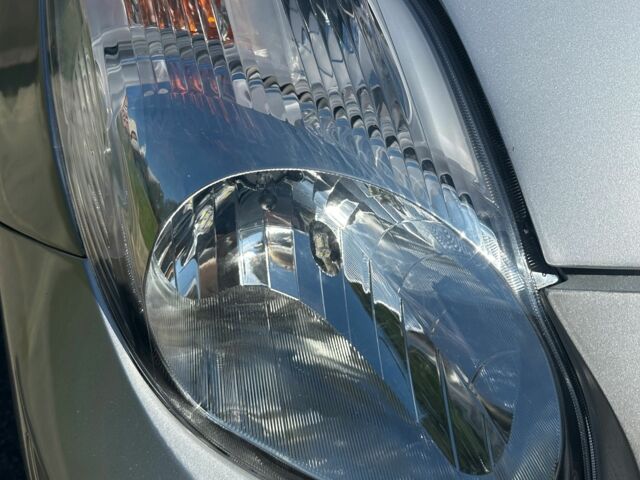 Серый Тойота Ярис, объемом двигателя 1 л и пробегом 115 тыс. км за 4200 $, фото 4 на Automoto.ua