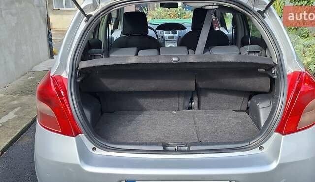 Тойота Яріс 2009 у Тернополі на Automoto.ua Сірий Тойота Яріс, об'ємом двигуна 1.4 л та пробігом 277 тис. км за 5700 $, фото 13 на Automoto.ua