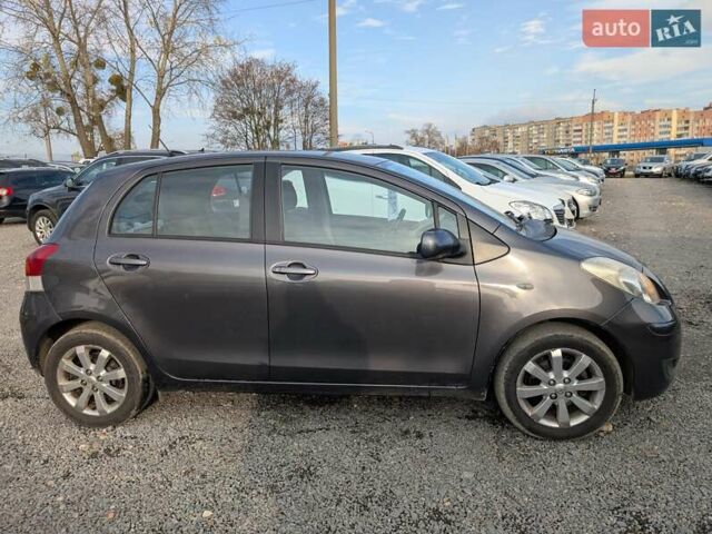 Серый Тойота Ярис, объемом двигателя 1.36 л и пробегом 250 тыс. км за 4950 $, фото 10 на Automoto.ua