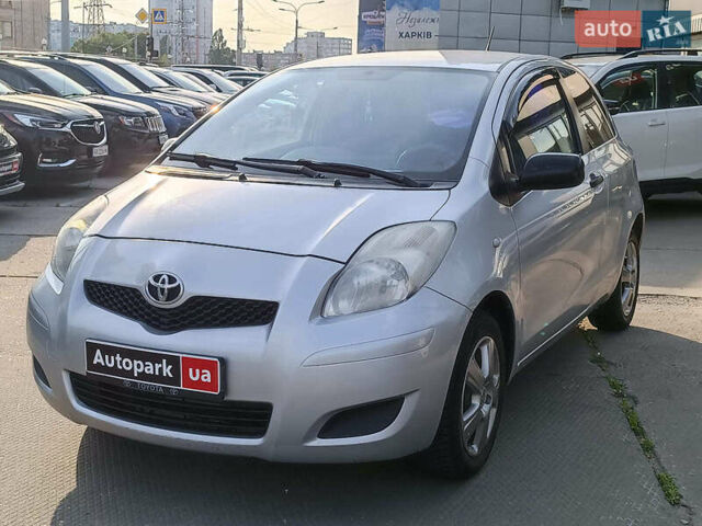 Серый Тойота Ярис, объемом двигателя 1 л и пробегом 210 тыс. км за 3490 $, фото 1 на Automoto.ua