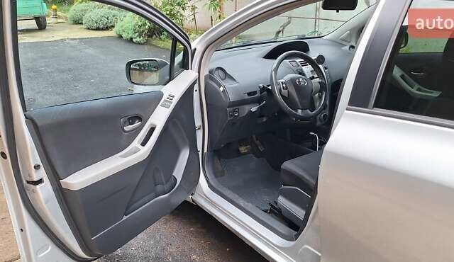 Тойота Яріс 2009 у Тернополі на Automoto.ua Сірий Тойота Яріс, об'ємом двигуна 1.4 л та пробігом 277 тис. км за 5700 $, фото 5 на Automoto.ua