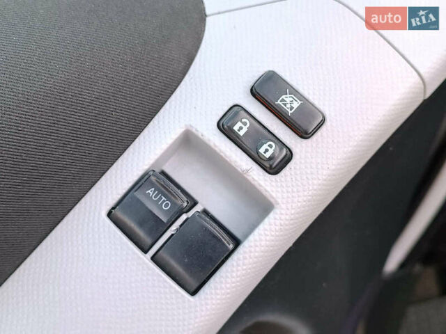 Серый Тойота Ярис, объемом двигателя 1 л и пробегом 210 тыс. км за 3490 $, фото 16 на Automoto.ua