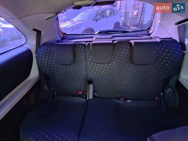 Серый Тойота Ярис, объемом двигателя 1 л и пробегом 210 тыс. км за 3490 $, фото 15 на Automoto.ua