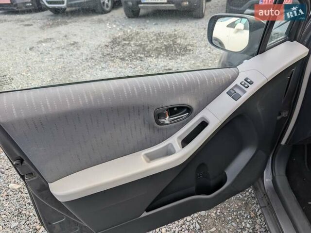 Серый Тойота Ярис, объемом двигателя 1.36 л и пробегом 250 тыс. км за 4950 $, фото 19 на Automoto.ua