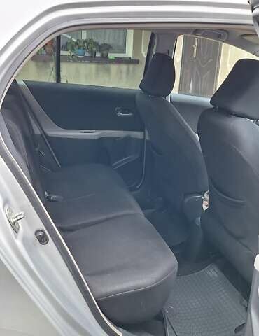 Тойота Яріс 2009 у Тернополі на Automoto.ua Сірий Тойота Яріс, об'ємом двигуна 1.4 л та пробігом 277 тис. км за 5700 $, фото 12 на Automoto.ua