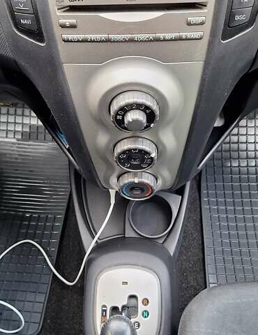 Тойота Яріс 2009 у Тернополі на Automoto.ua Сірий Тойота Яріс, об'ємом двигуна 1.4 л та пробігом 277 тис. км за 5700 $, фото 10 на Automoto.ua