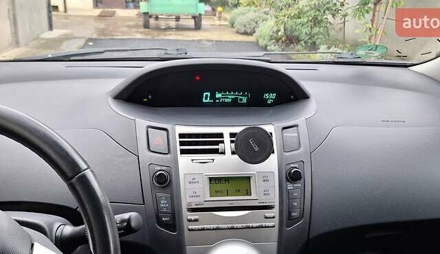 Тойота Яріс 2009 у Тернополі на Automoto.ua Сірий Тойота Яріс, об'ємом двигуна 1.4 л та пробігом 277 тис. км за 5700 $, фото 8 на Automoto.ua