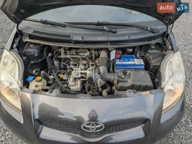 Серый Тойота Ярис, объемом двигателя 1.36 л и пробегом 250 тыс. км за 4950 $, фото 37 на Automoto.ua