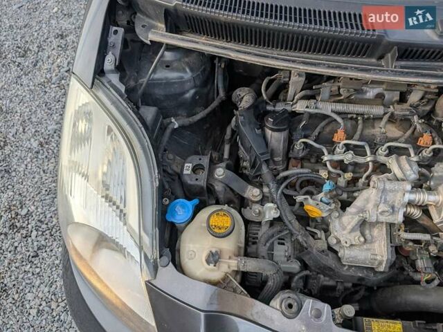 Серый Тойота Ярис, объемом двигателя 1.36 л и пробегом 250 тыс. км за 4950 $, фото 38 на Automoto.ua