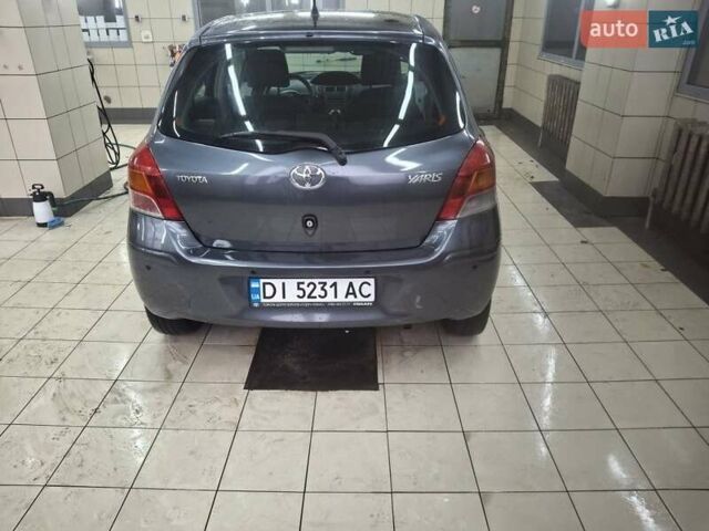 Серый Тойота Ярис, объемом двигателя 1 л и пробегом 201 тыс. км за 6000 $, фото 3 на Automoto.ua