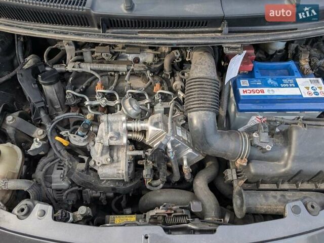 Серый Тойота Ярис, объемом двигателя 1.36 л и пробегом 250 тыс. км за 4950 $, фото 39 на Automoto.ua