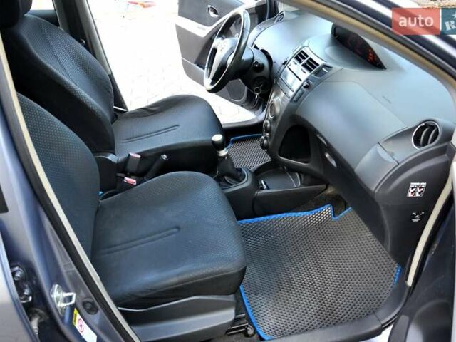 Серый Тойота Ярис, объемом двигателя 1 л и пробегом 166 тыс. км за 4400 $, фото 25 на Automoto.ua