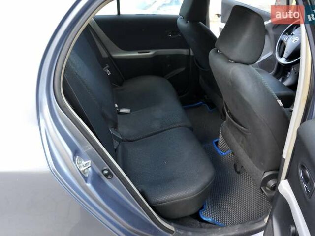 Серый Тойота Ярис, объемом двигателя 1 л и пробегом 166 тыс. км за 4400 $, фото 24 на Automoto.ua