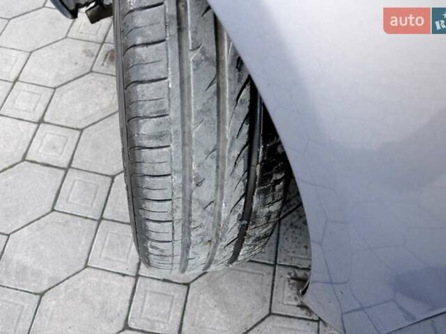 Серый Тойота Ярис, объемом двигателя 1 л и пробегом 166 тыс. км за 4400 $, фото 33 на Automoto.ua