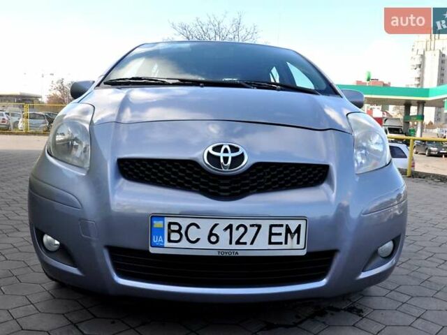 Серый Тойота Ярис, объемом двигателя 1 л и пробегом 166 тыс. км за 4400 $, фото 2 на Automoto.ua