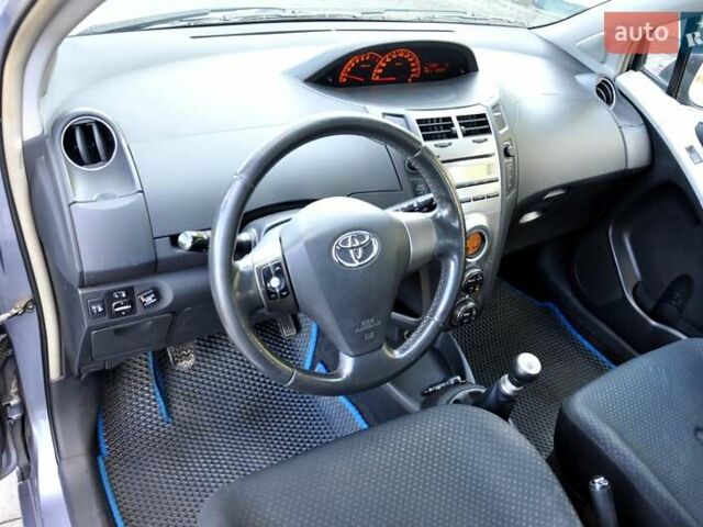 Серый Тойота Ярис, объемом двигателя 1 л и пробегом 166 тыс. км за 4400 $, фото 17 на Automoto.ua