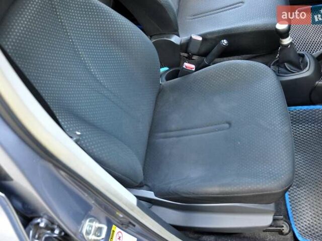 Серый Тойота Ярис, объемом двигателя 1 л и пробегом 166 тыс. км за 4400 $, фото 26 на Automoto.ua