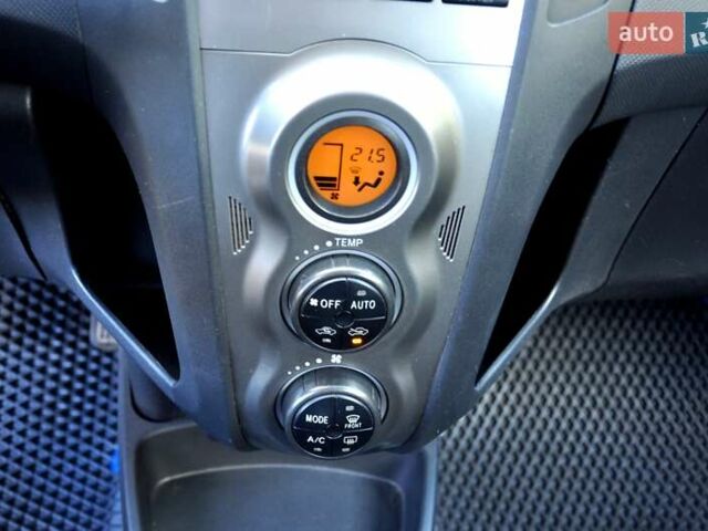 Серый Тойота Ярис, объемом двигателя 1 л и пробегом 166 тыс. км за 4400 $, фото 20 на Automoto.ua