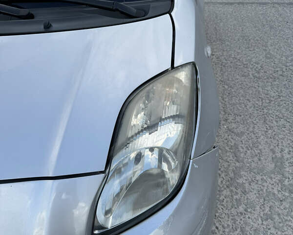 Серый Тойота Ярис, объемом двигателя 1.36 л и пробегом 230 тыс. км за 4900 $, фото 6 на Automoto.ua