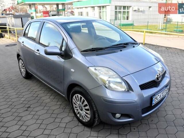 Серый Тойота Ярис, объемом двигателя 1 л и пробегом 166 тыс. км за 4400 $, фото 3 на Automoto.ua