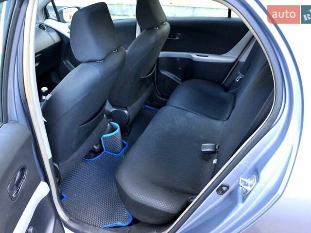 Серый Тойота Ярис, объемом двигателя 1 л и пробегом 166 тыс. км за 4400 $, фото 21 на Automoto.ua