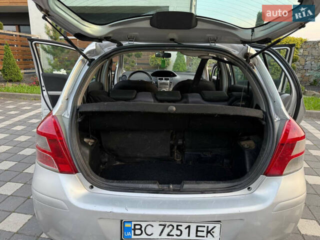 Серый Тойота Ярис, объемом двигателя 1 л и пробегом 230 тыс. км за 2999 $, фото 81 на Automoto.ua