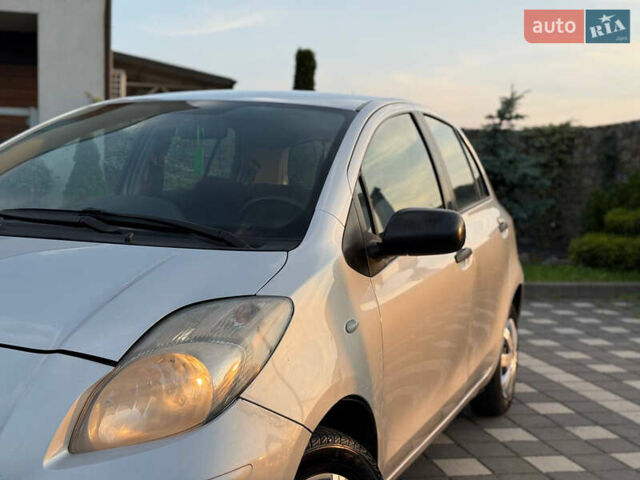 Серый Тойота Ярис, объемом двигателя 1 л и пробегом 230 тыс. км за 2999 $, фото 30 на Automoto.ua