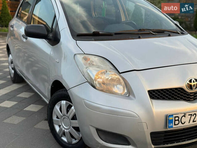 Серый Тойота Ярис, объемом двигателя 1 л и пробегом 230 тыс. км за 2999 $, фото 12 на Automoto.ua