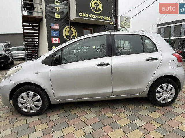 Серый Тойота Ярис, объемом двигателя 1 л и пробегом 230 тыс. км за 3450 $, фото 3 на Automoto.ua