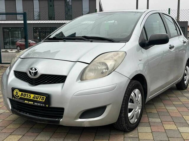 Серый Тойота Ярис, объемом двигателя 1 л и пробегом 230 тыс. км за 3450 $, фото 2 на Automoto.ua