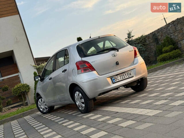 Серый Тойота Ярис, объемом двигателя 1 л и пробегом 230 тыс. км за 2999 $, фото 52 на Automoto.ua