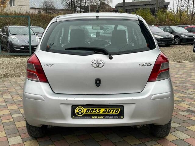 Серый Тойота Ярис, объемом двигателя 1 л и пробегом 230 тыс. км за 3450 $, фото 5 на Automoto.ua