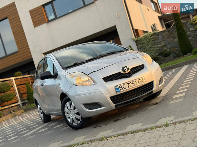 Серый Тойота Ярис, объемом двигателя 1 л и пробегом 230 тыс. км за 2999 $, фото 3 на Automoto.ua