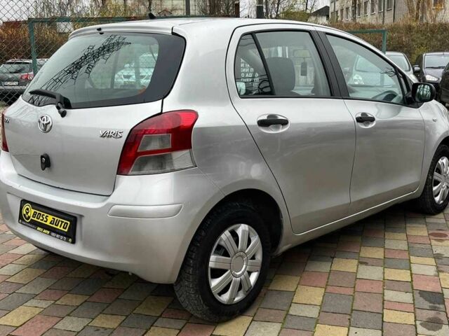 Серый Тойота Ярис, объемом двигателя 1 л и пробегом 230 тыс. км за 3450 $, фото 6 на Automoto.ua
