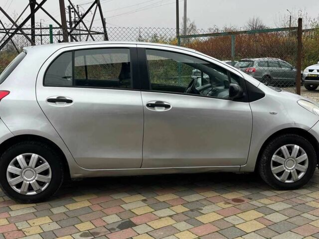 Серый Тойота Ярис, объемом двигателя 1 л и пробегом 230 тыс. км за 3450 $, фото 7 на Automoto.ua