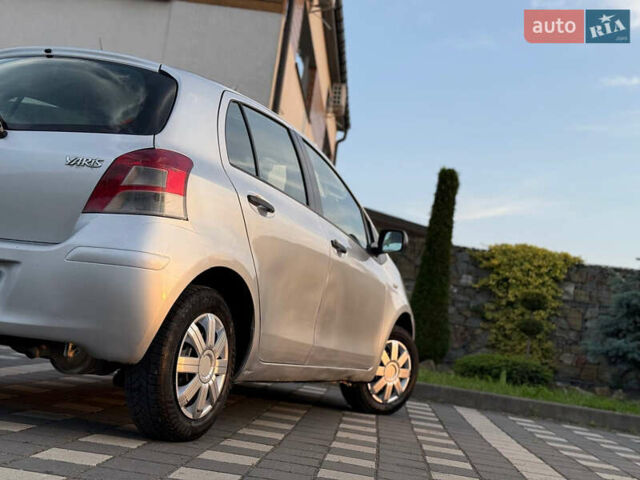 Серый Тойота Ярис, объемом двигателя 1 л и пробегом 230 тыс. км за 2999 $, фото 38 на Automoto.ua
