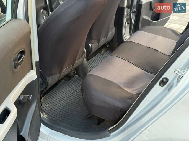 Серый Тойота Ярис, объемом двигателя 1 л и пробегом 230 тыс. км за 2999 $, фото 78 на Automoto.ua