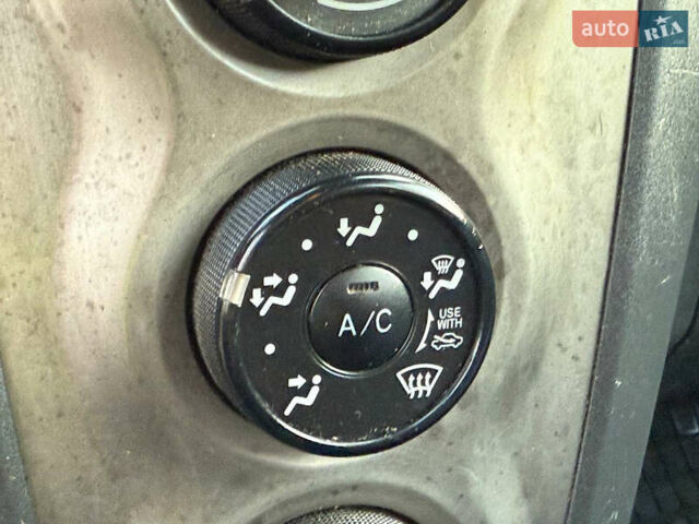 Серый Тойота Ярис, объемом двигателя 1 л и пробегом 230 тыс. км за 2999 $, фото 63 на Automoto.ua