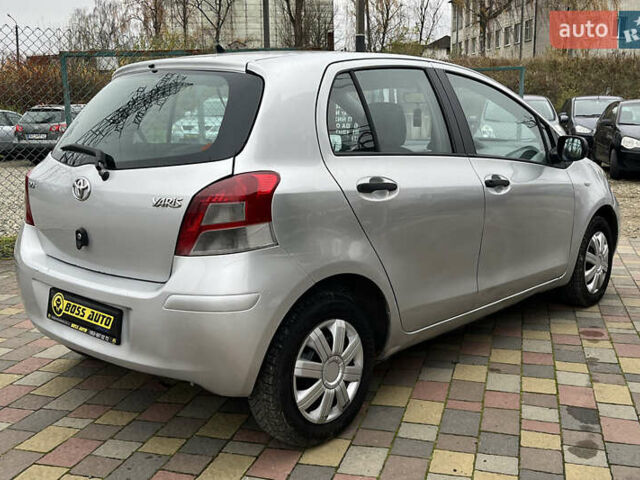 Серый Тойота Ярис, объемом двигателя 1 л и пробегом 230 тыс. км за 3450 $, фото 6 на Automoto.ua