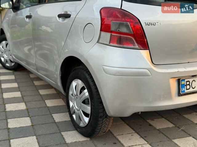 Серый Тойота Ярис, объемом двигателя 1 л и пробегом 230 тыс. км за 2999 $, фото 54 на Automoto.ua